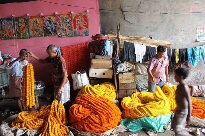 Kolkata Dawn: Flower Market Colors and Ganges Ghat Experience photo 3