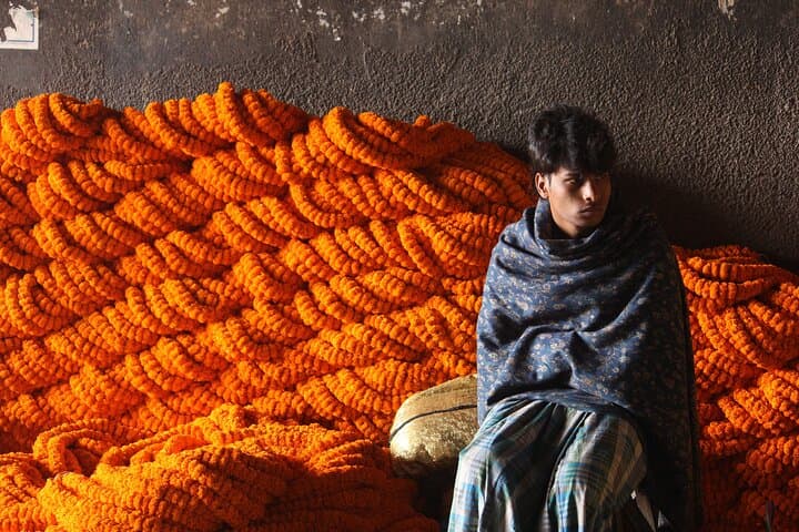Kolkata Dawn: Flower Market Colors and Ganges Ghat Experience photo 4