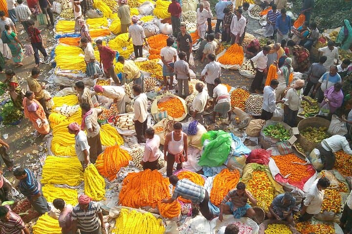 Kolkata Dawn: Flower Market Colors and Ganges Ghat Experience