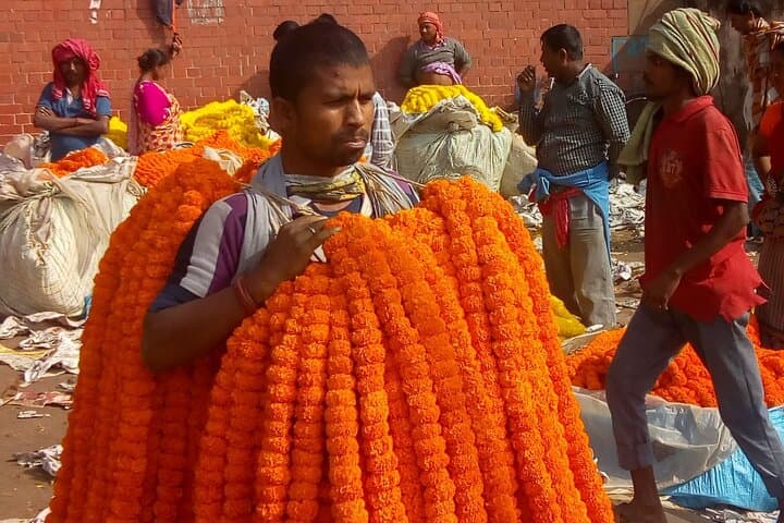 Kolkata Dawn: Flower Market Colors and Ganges Ghat Experience photo 5