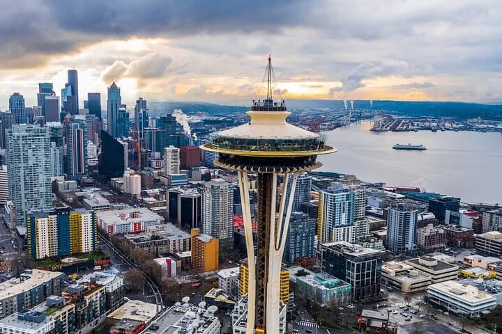 Seattle in One Day: Private Pike Place Market & Space Needle Tour photo 2