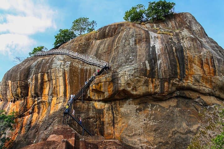 Sigiriya and Dambulla Day Tour from Kalutara — Climb Lion Rock & Dambulla Cave Temple photo 6