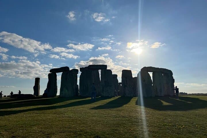 Stonehenge Detour: Transforming Your Southampton Cruise Transfer into a Sightseeing Stop