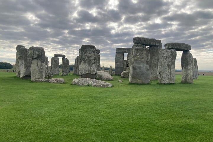 Southampton to London via Stonehenge — Private Port Transfer with Stop photo 3