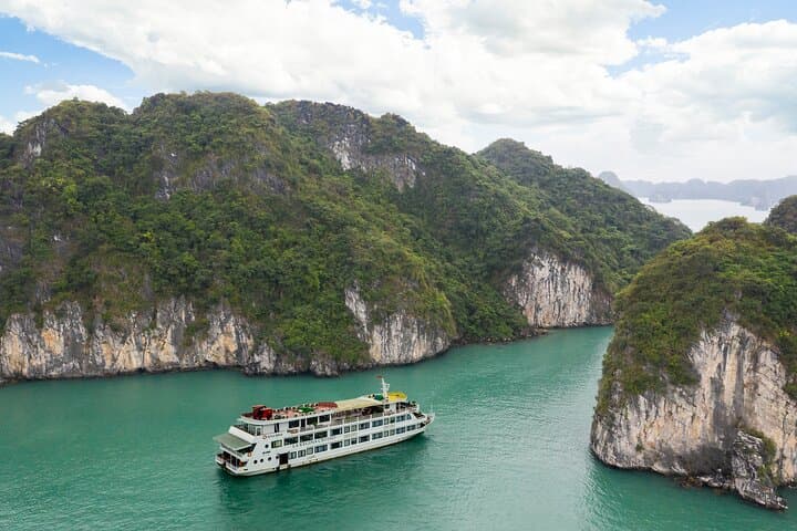 La Regina Royal Cruise: 2-Day, 1-Night Halong Bay Overnight Experience photo 1