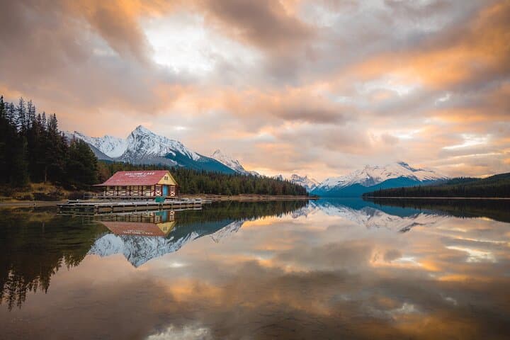 Maligne Valley & Medicine Lake Day Tour — Jasper National Park Guided Walks