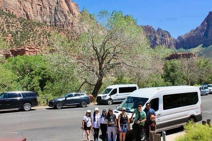 Sing and Tour Las Vegas: Karaoke Limo Drive Along the Strip photo 2