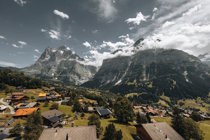 Lausanne to Grindelwald: Canyon Swing Day Trip in the Bernese Alps photo 4