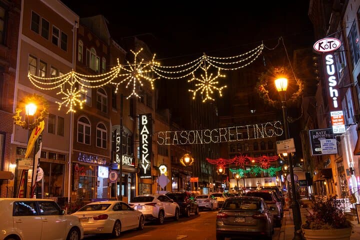 Philadelphia Holiday Lights Trolley Tour — Evening City Sightseeing by Trolley photo 6