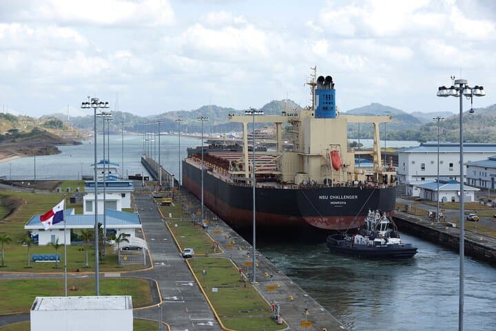 Ocean to Ocean: Panama Canal & City Panorama Private Tour photo 3