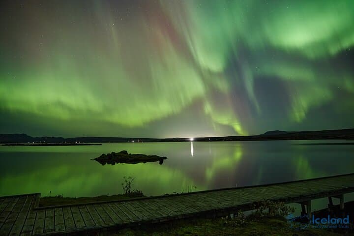 Midnight Northern Lights Hunt from Reykjavík — Guided Aurora Minibus Tour