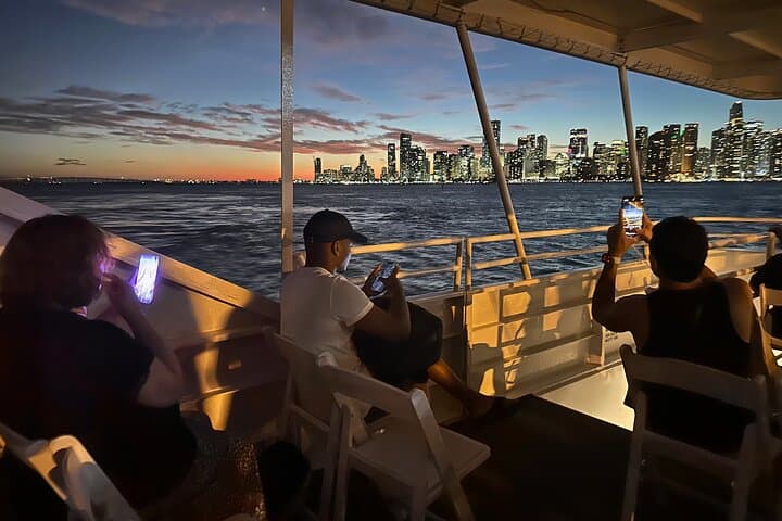 Miami New Year's Eve Nightclub Boat Party on Biscayne Bay — Fireworks Cruise photo 2