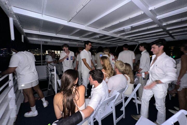 Miami New Year's Eve Nightclub Boat Party on Biscayne Bay — Fireworks Cruise photo 5
