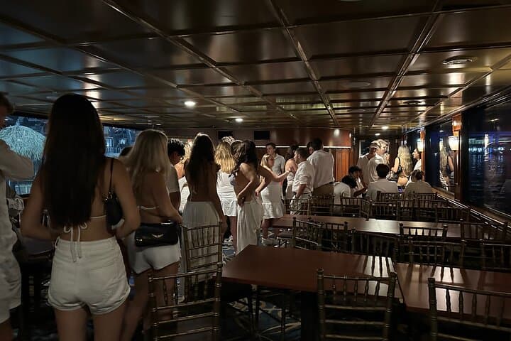 Miami New Year's Eve Nightclub Boat Party on Biscayne Bay — Fireworks Cruise photo 4