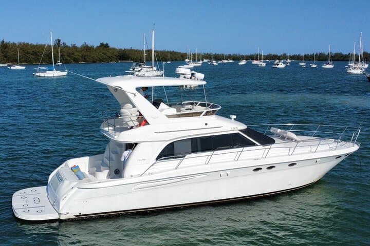 Private Luxury Yacht Cruise in Biscayne Bay & Miami Beach