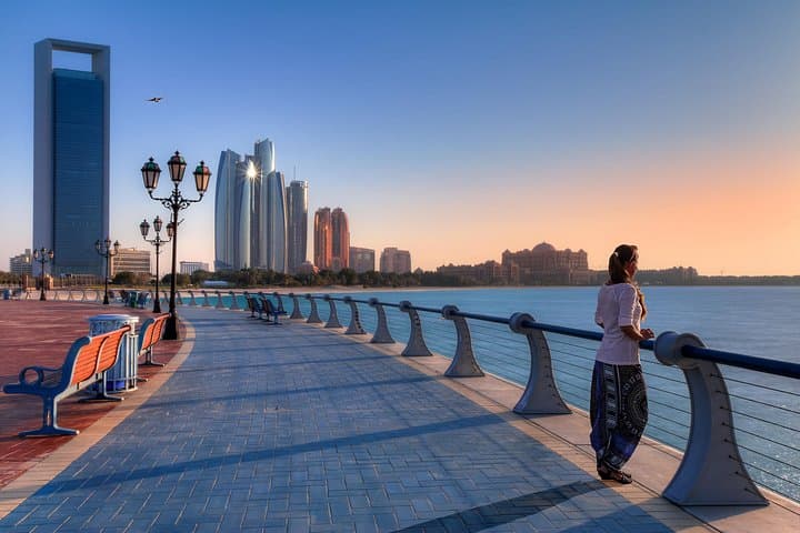 2-Day Abu Dhabi City Tour and Evening Desert Safari with BBQ Dinner photo 1