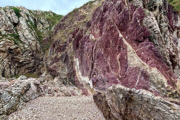 Red Coast Hopping: Hong Kong Geopark Boat Tour to Bluff Head & Red Rock Gate photo 3