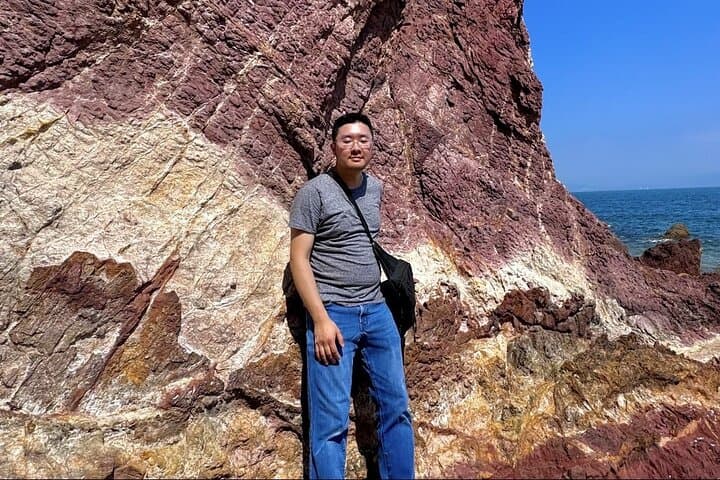 Red Coast Hopping: Hong Kong Geopark Boat Tour to Bluff Head & Red Rock Gate