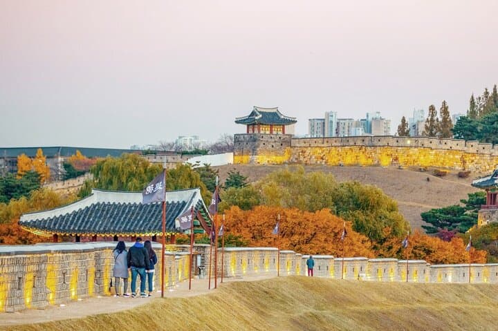 Full-Day Suwon Hwaseong & Jangtaesan: Autumn Leaves, Skywalks and Market Flavors