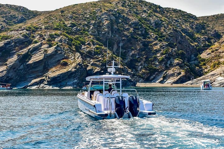 Private Day Cruise to Kea and Kythnos from Athens — Kolona Beach & Koundouros photo 3