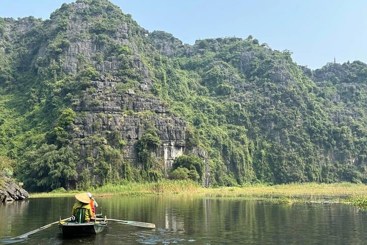 2-Day Hanoi to Ninh Binh and Ha Long Luxury Cruise: Tam Coc, Mua Cave & Sung Sot photo 5