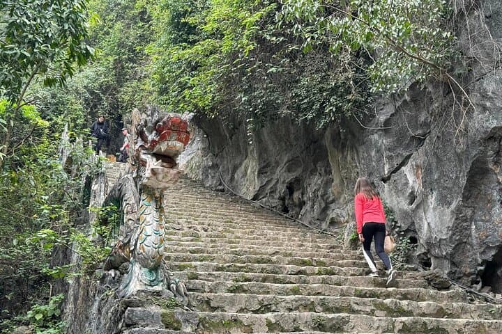2-Day Hanoi to Ninh Binh and Ha Long Luxury Cruise: Tam Coc, Mua Cave & Sung Sot photo 3