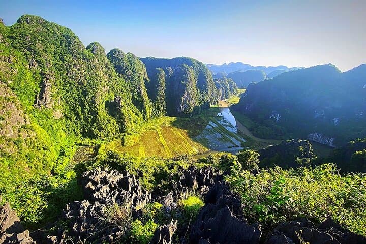 2-Day Hanoi to Ninh Binh and Ha Long Luxury Cruise: Tam Coc, Mua Cave & Sung Sot photo 2