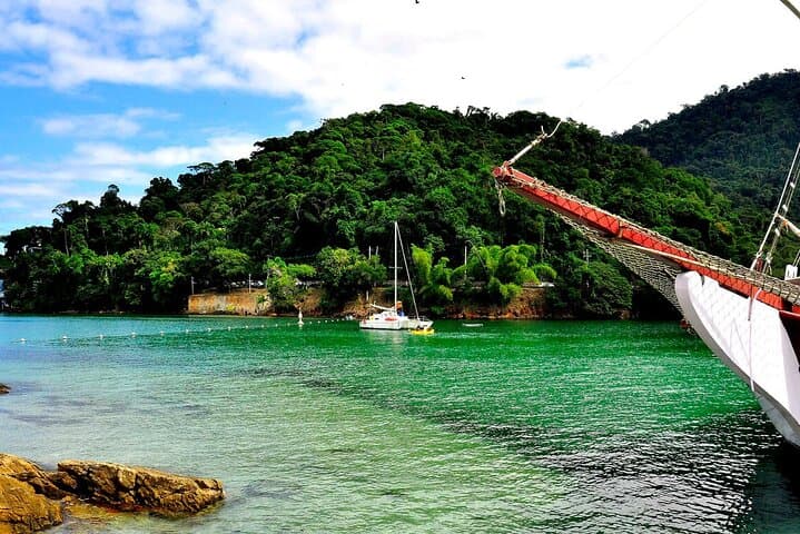 Island-Hopping Angra dos Reis & Ilha Grande: Blue Lagoon, Araçá and Japariz Day Cruise photo 4