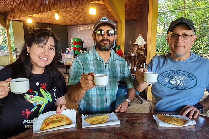 Tio Leo Coffee Tour: Hands-On Coffee, Chocolate & Sugarcane Farm Experience Near Liberia photo 4
