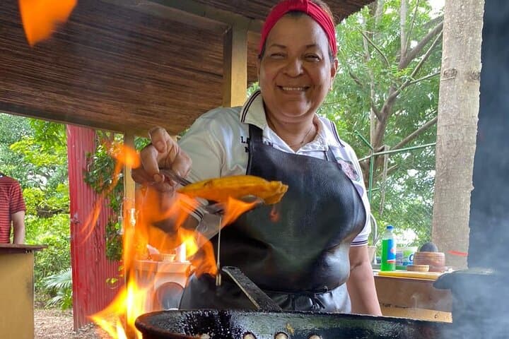 Tio Leo Coffee Tour: Hands-On Coffee, Chocolate & Sugarcane Farm Experience Near Liberia photo 5