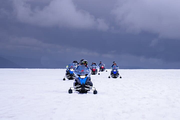Golden Circle to Langjökull: Private Golden Circle Tour with Langjökull Snowmobiling