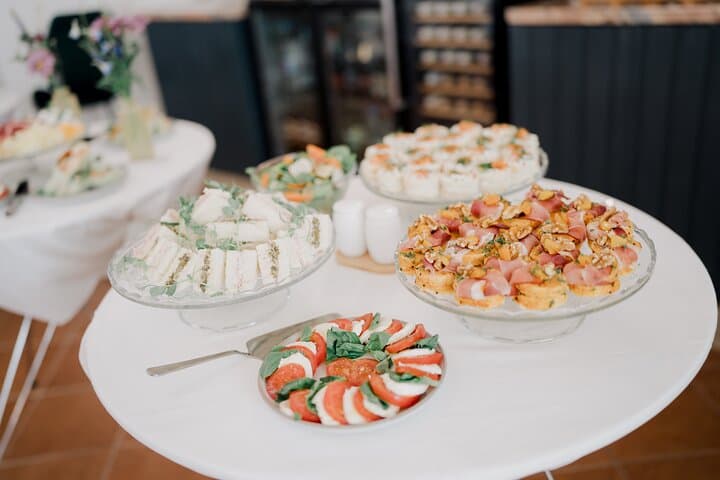 Bottomless Brunch by the Charles Bridge: Prosecco, Pastries & Prague Art photo 3