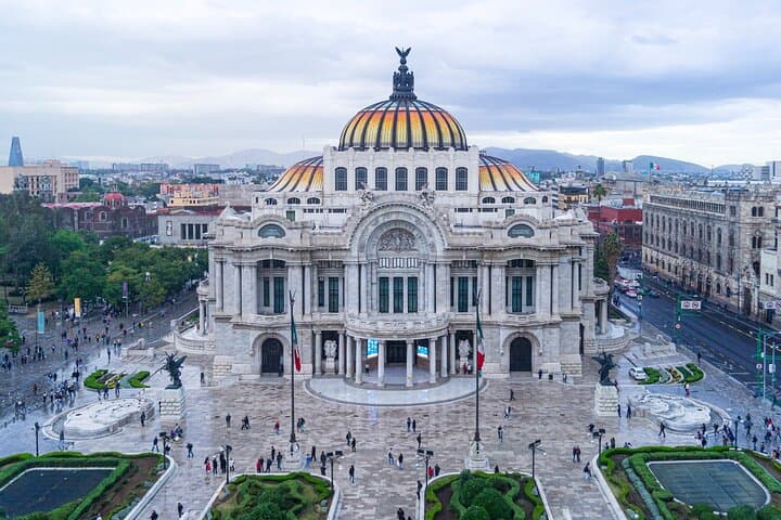 Moonlit Stroll Through Mexico City's Historic Heart: A Romantic Private Walking Tour