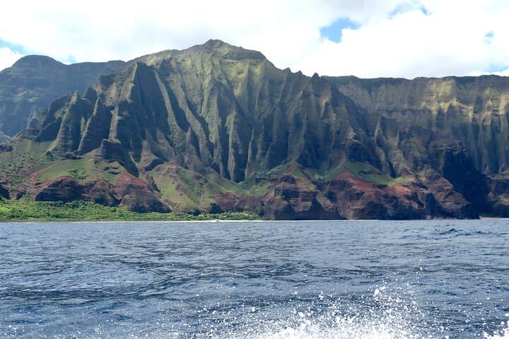 Exploring Kauai’s Na Pali Coast by Private Boat: Up Close with Sea Caves and Waterfalls photo 4