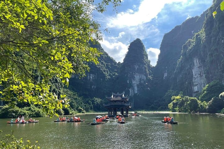 Ninh Binh Day Trip: Mua Cave, Trang An & Hoa Lu by Limousine photo 5