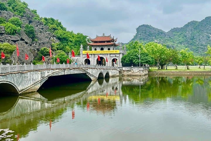 Ninh Binh Day Trip from Hanoi: Hoa Lu, Tam Coc Boat & Mua Cave Viewpoint photo 6
