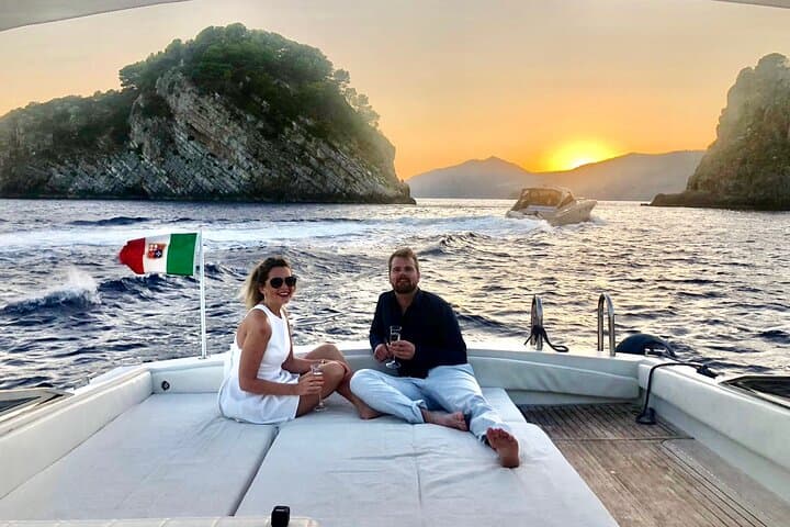 Sunset Cruise Along the Amalfi Coast — 4-Hour Private Boat with Dinner Stop photo 6