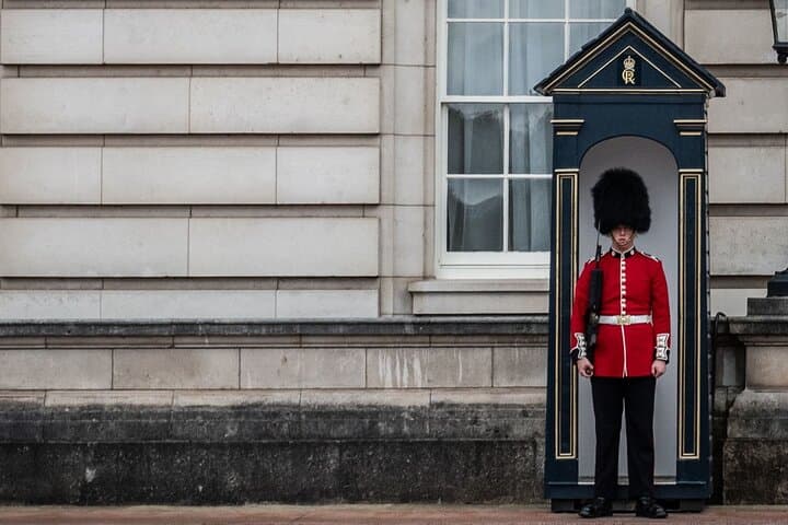 British Royalty Walking Tour: Changing of the Guard & Westminster Stroll photo 6