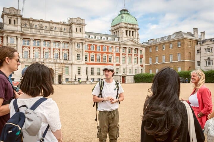 Private 3-Hour Palaces & Parliament Walking Tour — Buckingham to Westminster