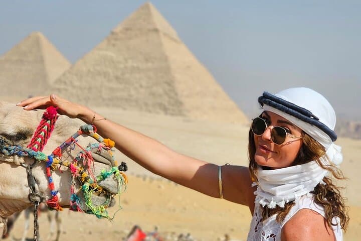 Giza Pyramids Private Tour: Camel Ride, Egyptian Museum & Khan el-Khalili