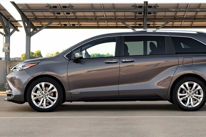 Nashville Airport to Downtown Private Minivan Transfer — Fast, Reliable Ride