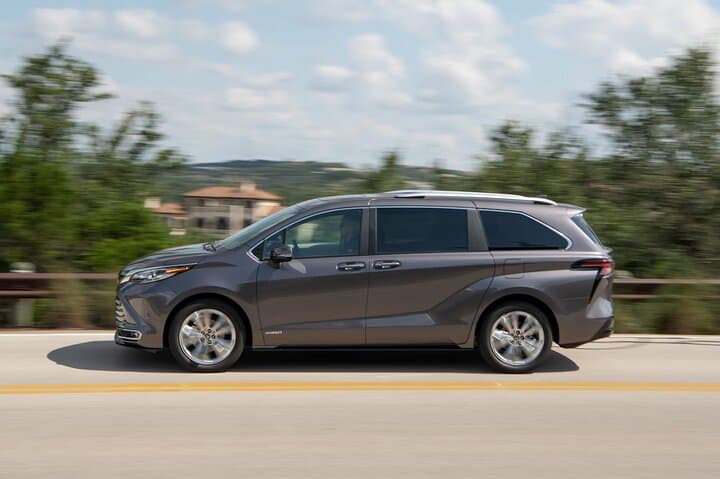 Nashville Airport to Downtown Private Minivan Transfer — Fast, Reliable Ride photo 3