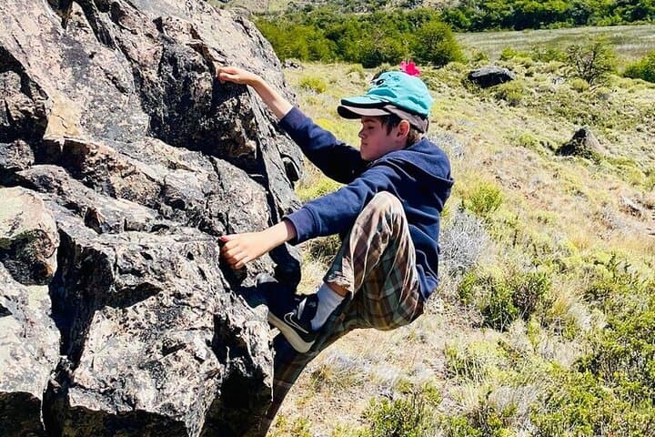 El Chaltén Bouldering Day with Expert Guide — Fitz Roy Granite Boulders photo 6