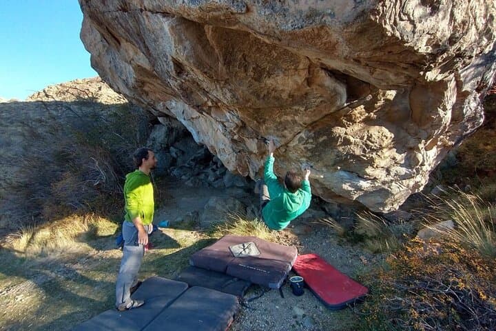El Chaltén Bouldering Day with Expert Guide — Fitz Roy Granite Boulders photo 3