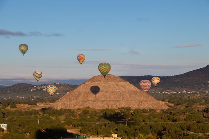 Hot Air Balloon Over Teotihuacan: Sunrise Flight, Cave Breakfast & Round‑Trip from Mexico City photo 3