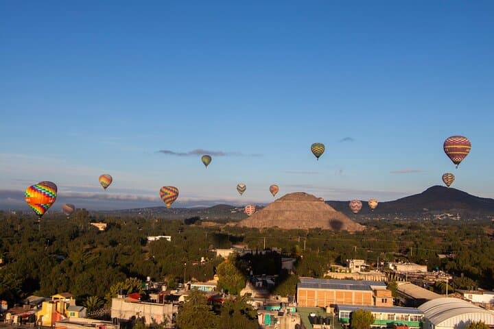 Hot Air Balloon Over Teotihuacan: Sunrise Flight, Cave Breakfast & Round‑Trip from Mexico City photo 4