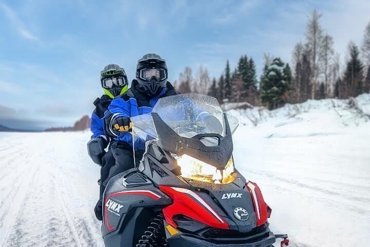 Small-Group Snowmobile Tour in Sinettä Wilderness (3 Hours) photo 3