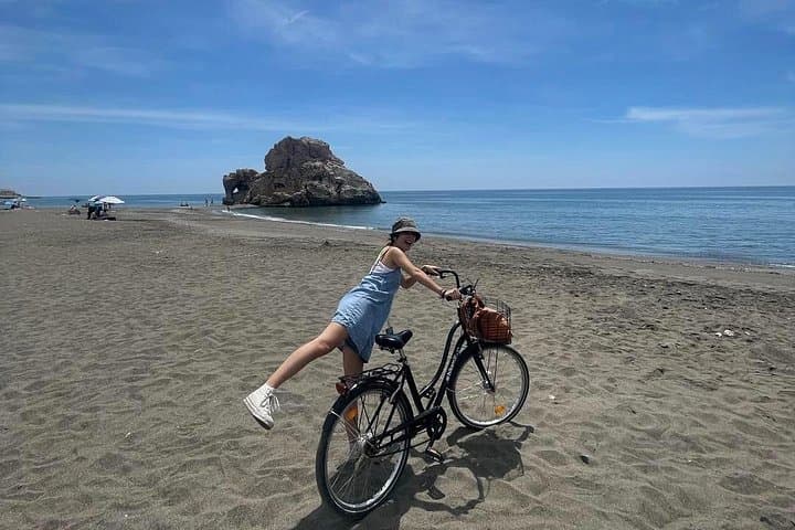Exploring Málaga by Wheel: Urban Bike Rental on Huelin Beach photo 4