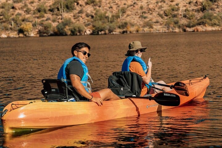 Exploring Canyon Lake: Paddleboarding and Kayaking Through Hidden Coves and Canyon Walls photo 6