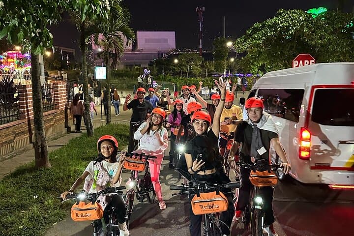 Medellín Christmas Lights E-Bike Tour: Neighborhood Lights, Snack & Donation Ride photo 6